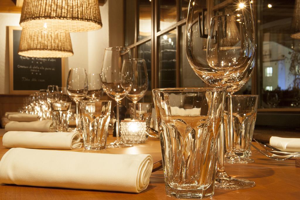 Italian Lifestyle Hotel & Osteria Chartreuse Тун Екстериор снимка