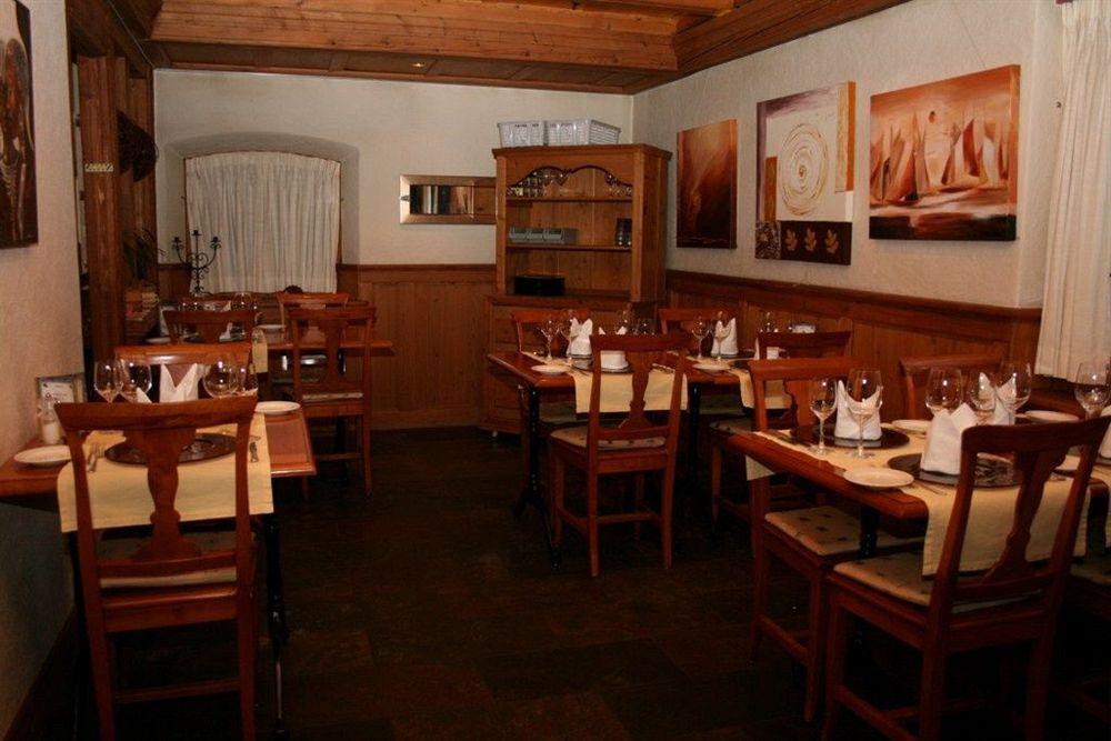 Italian Lifestyle Hotel & Osteria Chartreuse Тун Екстериор снимка