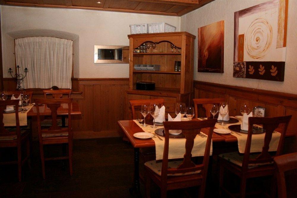 Italian Lifestyle Hotel & Osteria Chartreuse Тун Екстериор снимка