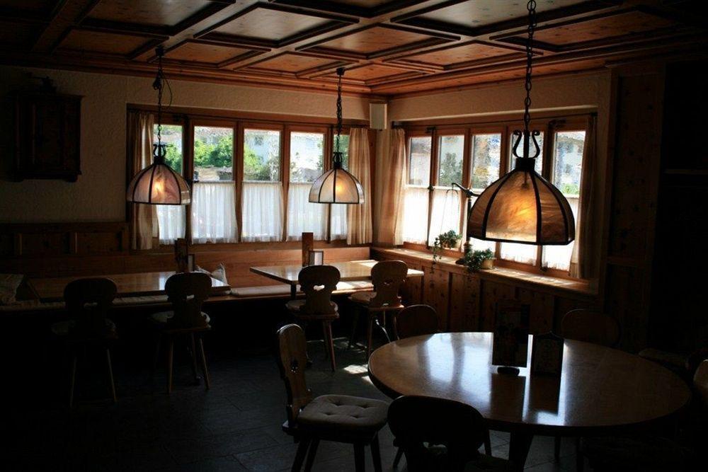 Italian Lifestyle Hotel & Osteria Chartreuse Тун Екстериор снимка