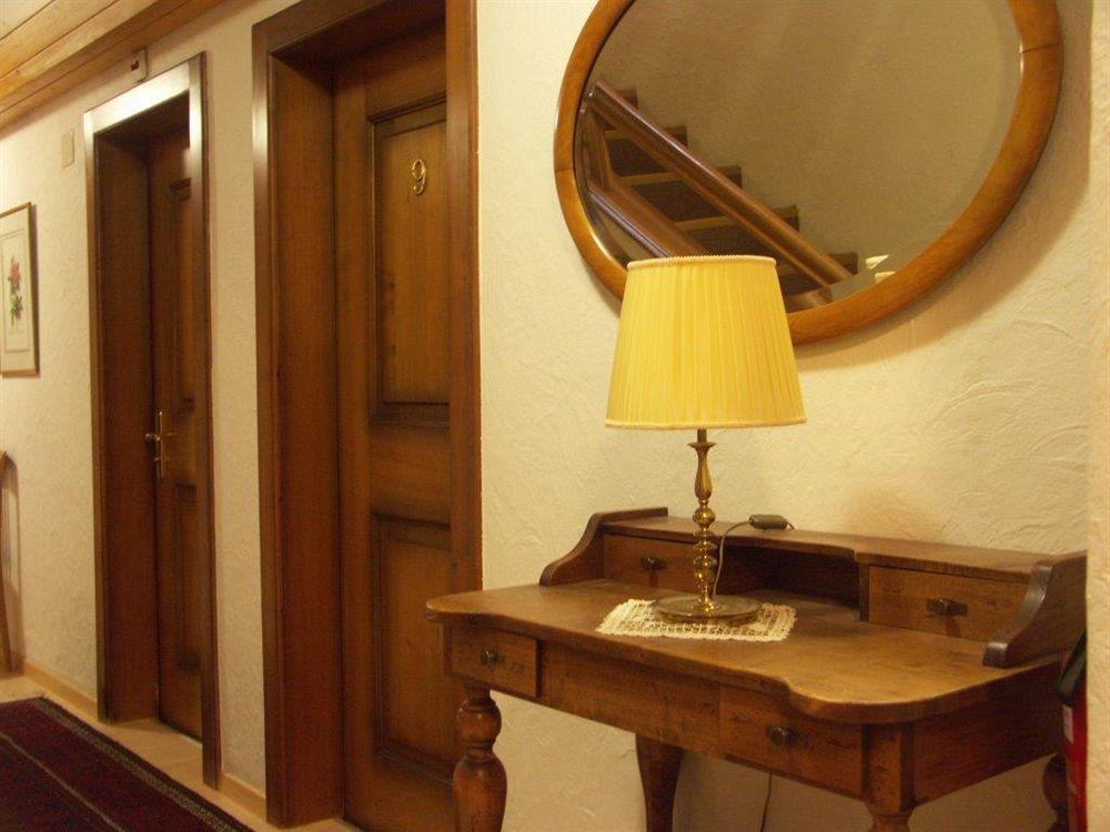 Italian Lifestyle Hotel & Osteria Chartreuse Тун Екстериор снимка